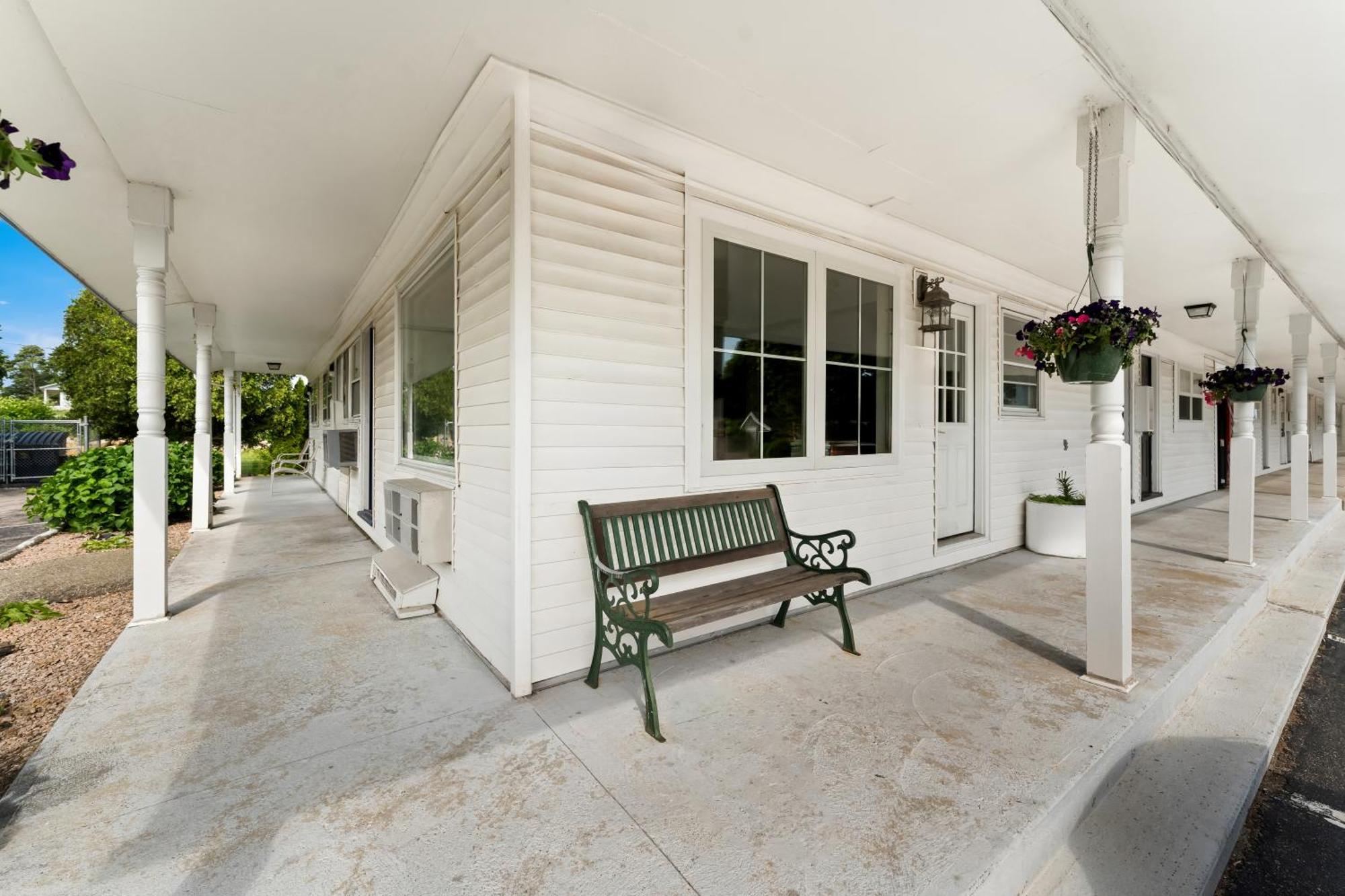 Americas Best Value Inn - Stonington Exterior foto